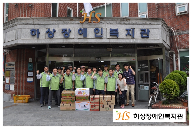 서울강남우체국 '365봉사단' 집배원님들의 희망의 배달품 기념 단체사진